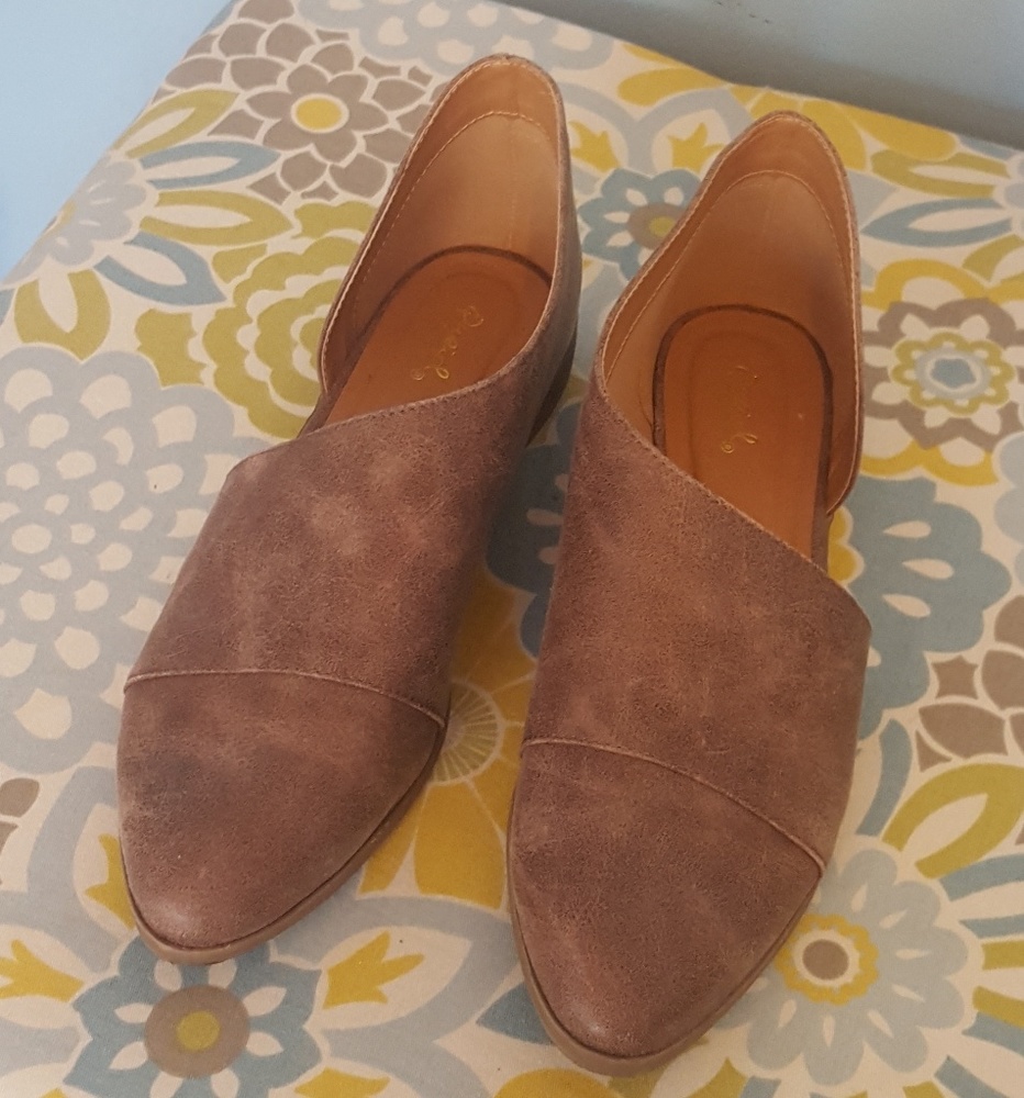 Trendy Side Cutout Flats 10